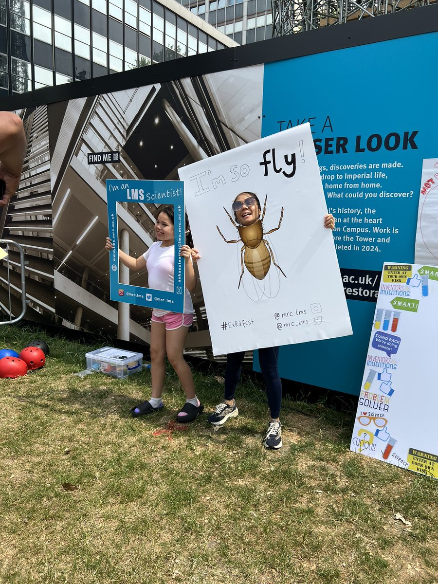 All about the science selfies for me! @MRC_LMS 👀 but actually the littles know a lot about the size of guts and how it can change during pregnancy @ExRdFestival #exrdfest