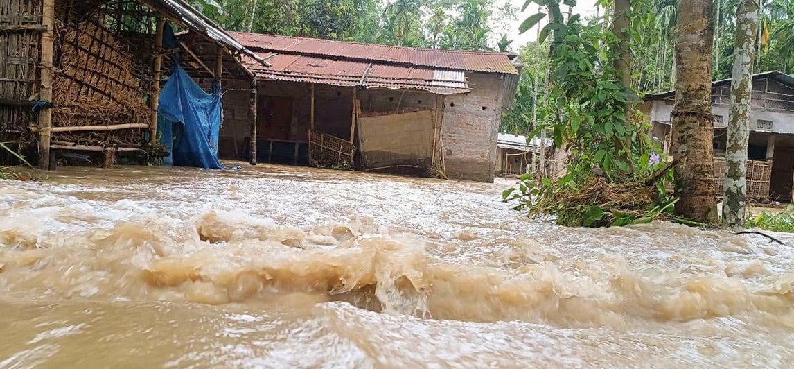 Nearly 38,000 #people in 13 districts affected by #AssamFloods

risingkashmir.com/nearly-38000-p…