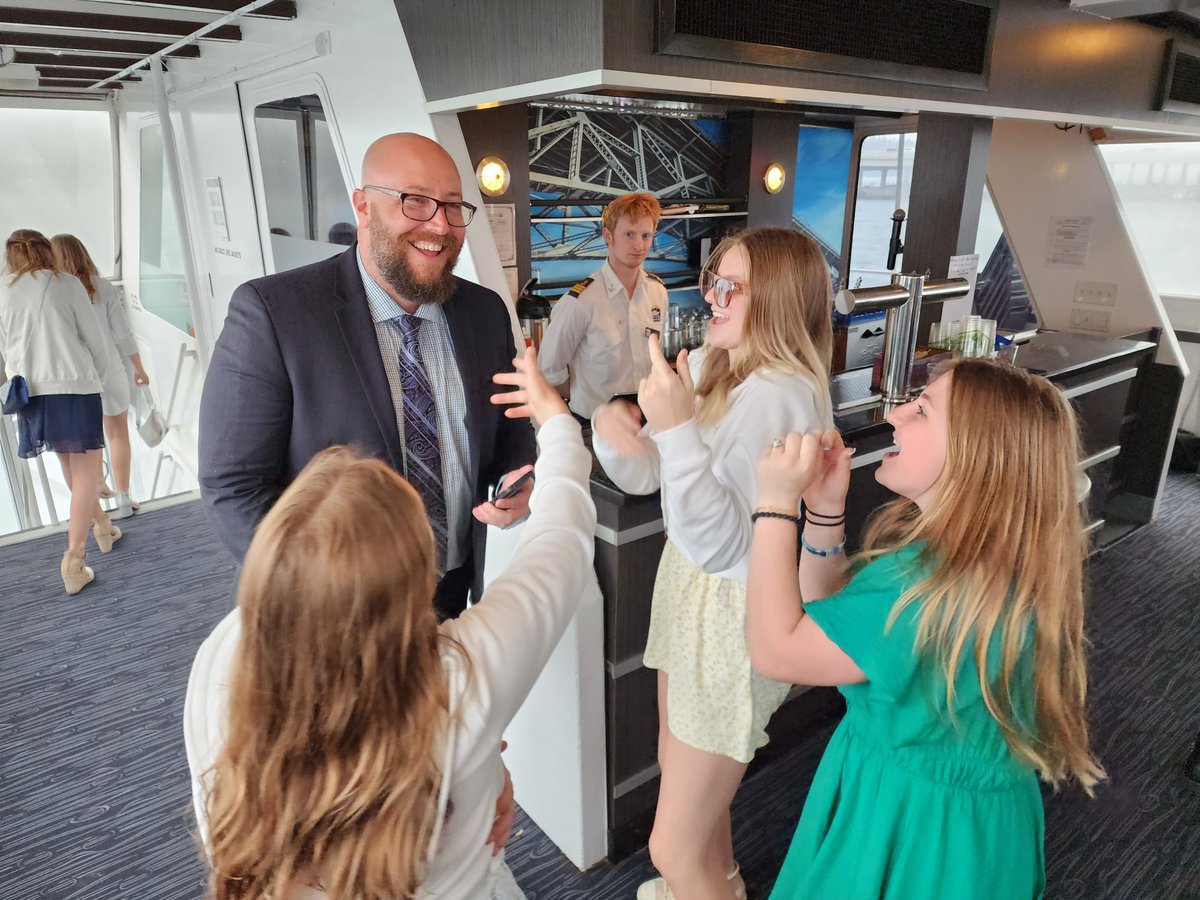 Ridgeline_MS's tweet photo. More pics from our 8th grade reward trip on an Argosy Cruise around Lake Washington. #STORMFamilyFun https://t.co/LvfYFDQrDv
