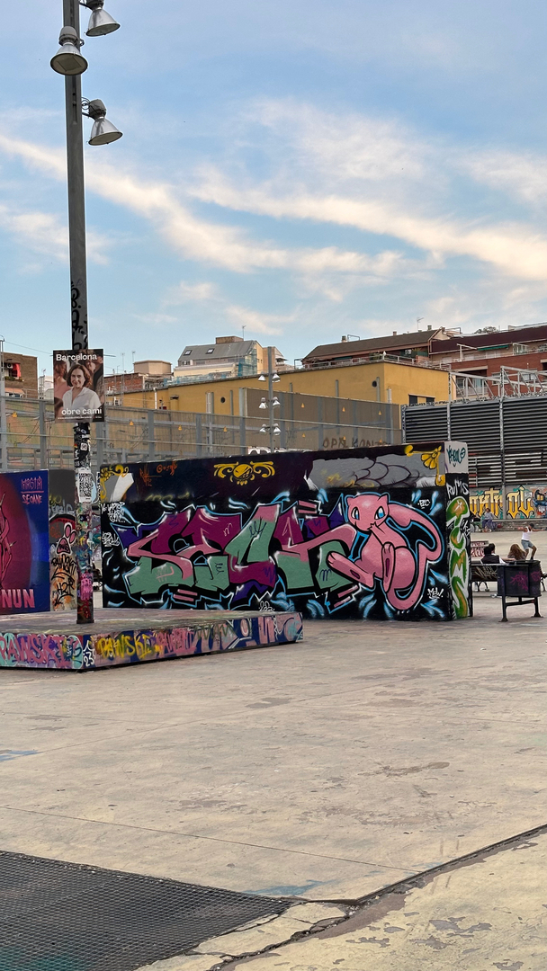 Artist: @SeohOne
Wall: #Barcelona, #TresXemeneies, #pintura #colores #muralismo #mural #streetartbarcelona #arteenlacalle #artalcarrer #artist #arte #streetartbcn #graffiti #graffitibarcelona #instagraff #streetart #barcelonastreetart #montanacolors #arteurbano #wallspot