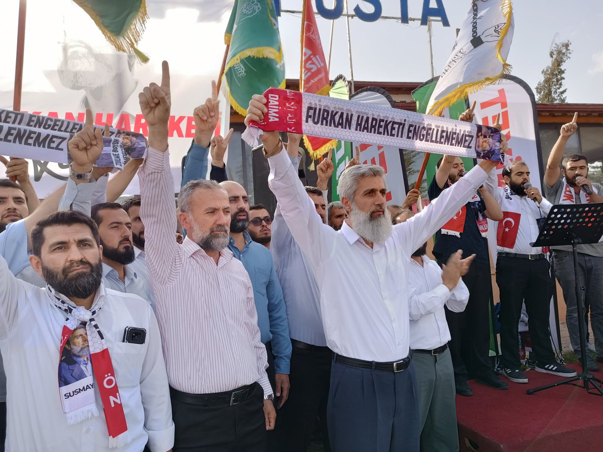 EArapa's tweet photo. Gaziantep'in Hocasına Hasreti Bitti 💐  Alparslan Kuytul Hocafendi'nin Gaziantep'li talebeleri kendisini büyük bir coşkuyla karşıladılar.  AlparslanHocam HoşGeldiniz  https://t.co/5zxKdXIXGu