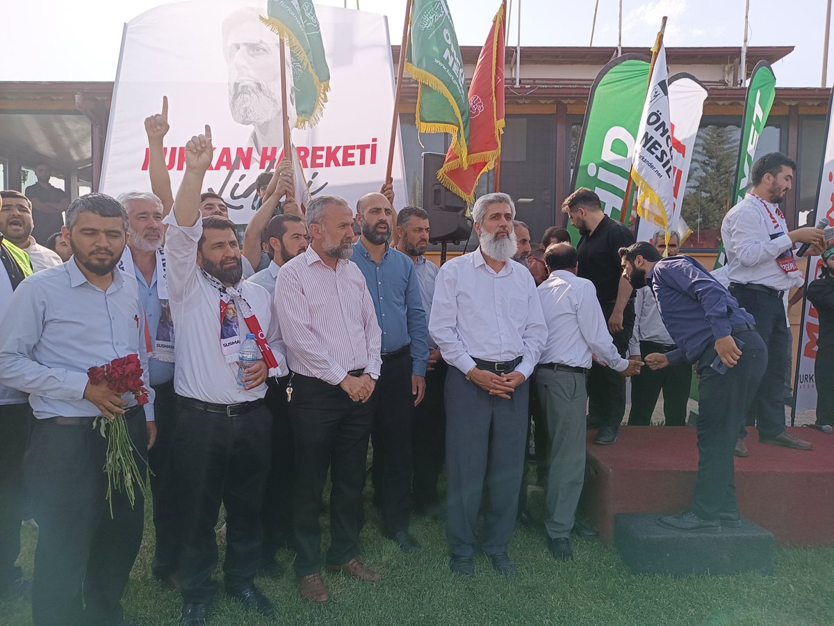 EArapa's tweet photo. Gaziantep'in Hocasına Hasreti Bitti 💐  Alparslan Kuytul Hocafendi'nin Gaziantep'li talebeleri kendisini büyük bir coşkuyla karşıladılar.  AlparslanHocam HoşGeldiniz  https://t.co/5zxKdXIXGu