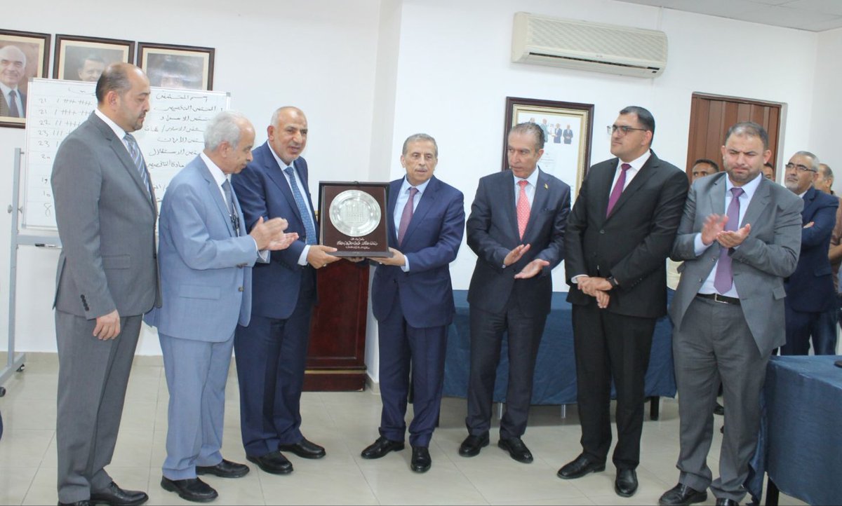 PHA_Jordan's tweet photo. صراحة نيوز | انتخاب مجلس إدارة جديد لجمعية المستشفيات الخاصة

عقدت الهيئة العامة لجمعية المستشفيات الخاصة اجتماعها العادي السنوي ظهر اليوم السبت، في مقر الجمعية بحضور 28 عضوًا من أصل 46 عضوًا مجموع الهيئة العامة التي تضم معظم المستشفيات الخاصة ��ي الأردن.
وأقر الحضور التقرير الإداري للجمعية والميزانية العمومية للسنة المالية المنتهية بتاريخ 31/ 12/ 2022، وإبراء ذمة مجلس الإدارة السابق وانتخاب مدقق حسابات.

وانتخبت الهيئة العامة كل من المستشفيات في مجلس إدارة الجمعية لسنتين قادمتين، حيث فازت المستشفيات التالية بعضوية الجمعية.... للمزيد اقرأ في https://t.co/8PyqaViuh8