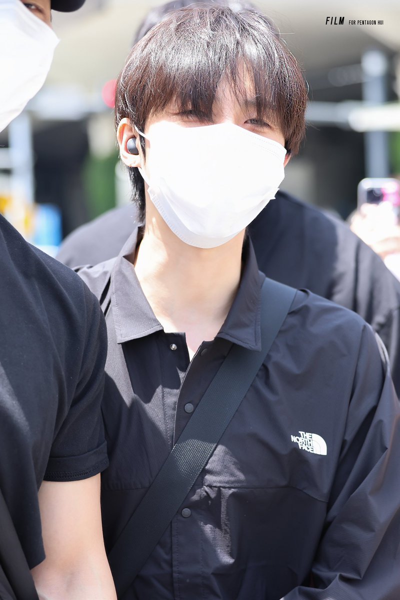 FILM_huilm0828's tweet photo. 230526 INC 입국 HQ

후이덕분에
오늘도 행복한 날이었다 💚💚

#후이 #HUI #펜타곤 #PENTAGON
#이회택 #LEEHOETAEK https://t.co/SkJMiVHhHy