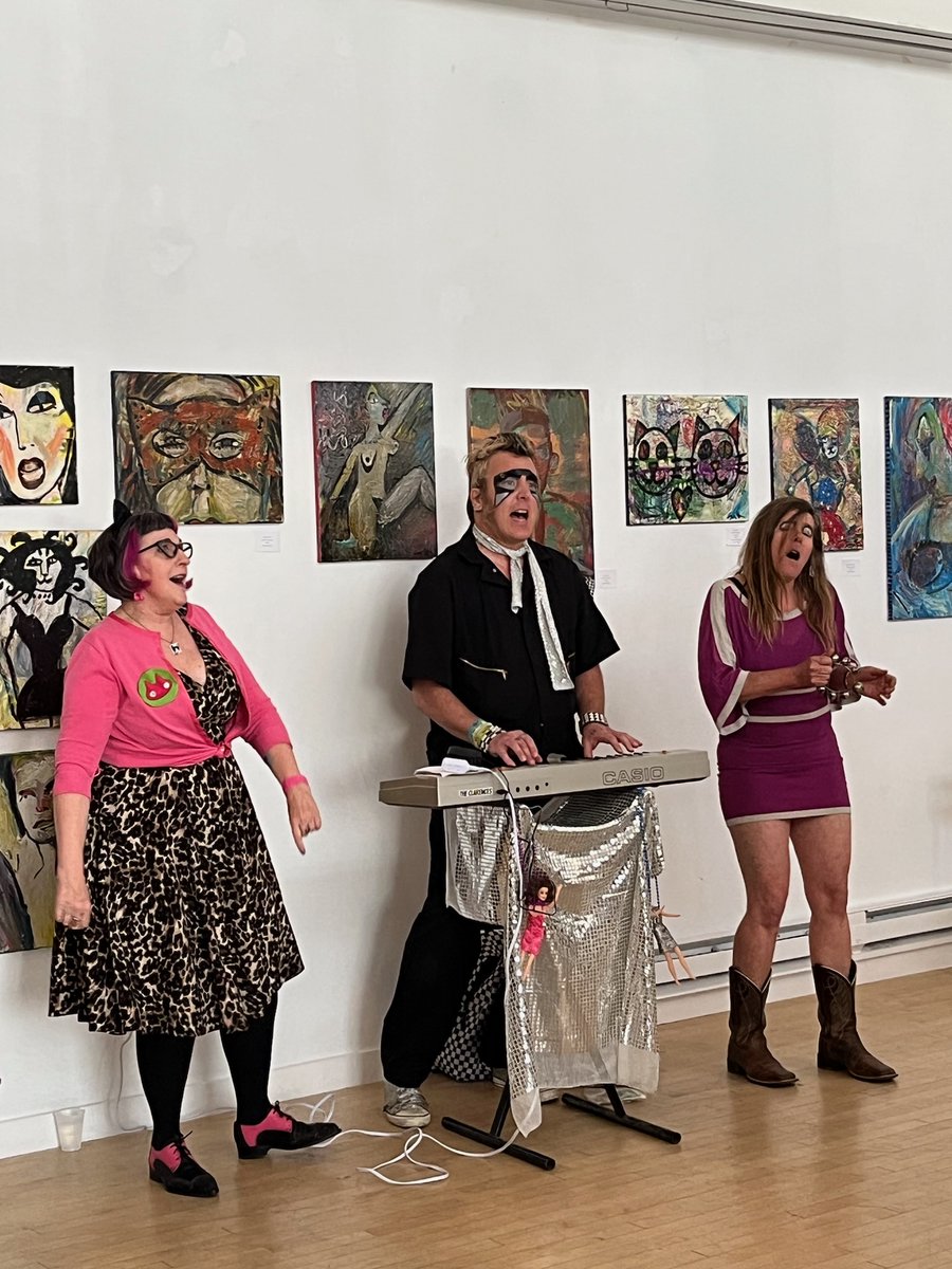 📷
The Clarences live at Rupurrr's Cat Drag Queen Art Show on Sat. 6/10/23 in Berkeley, CA!!!  #theclarences #robertmedeiros #erinshannon #leslieouthier #bobsradiocafeteria #bobsvideocafeteria  #eddiemurphy #saturdaynightlive #rockandrollandthensome #clarencewalker #thebeatles