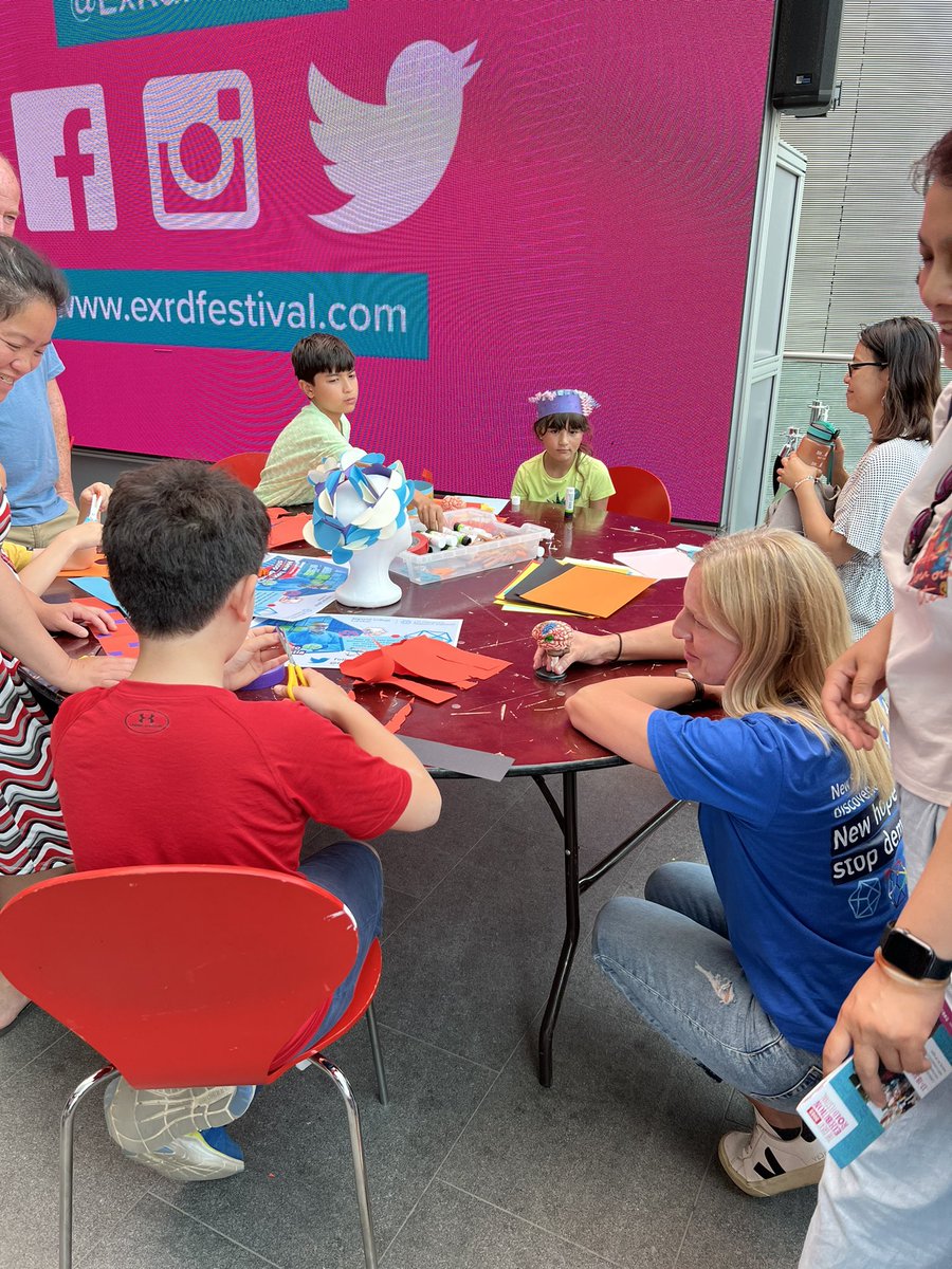 Eléonore Schneegans (@eleonoreschneeg) on Twitter photo running a lab on week days and brain hat making on weekends! 🤪<a href="/jojacksonhere/">Dr Jo Jackson (jojacksonhere.bsky.social)</a> <a href="/ExRdFestival/">Great Exhibition Road Festival</a> running a lab on week days and brain hat making on weekends! 🤪<a href="/jojacksonhere/">Dr Jo Jackson (jojacksonhere.bsky.social)</a> <a href="/ExRdFestival/">Great Exhibition Road Festival</a>