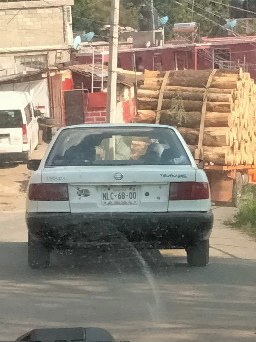 lalo_fabila's tweet photo. @PROFEPA_Mx @CONAFOR @GN_MEXICO_ Sigue la tala clandestina y descarada a plena luz del día en la reserva Otomí-Mexica del estado de México. Esto es en los límites de Naucalpan con Lerma y Huixquilucan. https://t.co/6FkG26vqOz