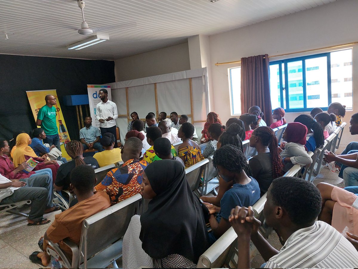 In order to constantly keep our environment clean, we need to inculcate the habit of collecting plastics for recycling and remodelling. 
Break out session on plastic recycling at @BcCapeCoast .
 @GuinnessGhana
#bccapecoast
#barcamp