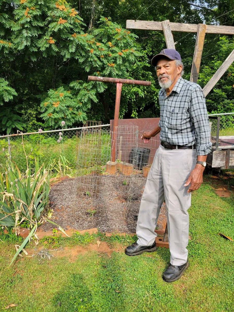 SustainingWay's tweet photo. We recently installed a Backyard Garden for Mr. Jimmy Aiken! Mr. Jimmy stated that he "really appreciated SW installing the garden for him... Now that it is planted, I will be able to take car of them and am excited about having fresh tomatoes later this summer." https://t.co/9tG8AbfT6k