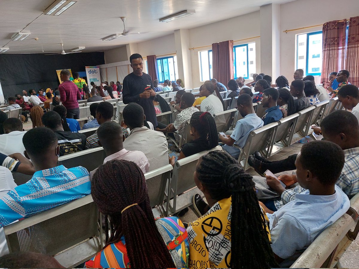 @mr_asarenyarko leads the breakout session on financial literacy. 
@BcCapeCoast
#bccapecoast
#barcamp