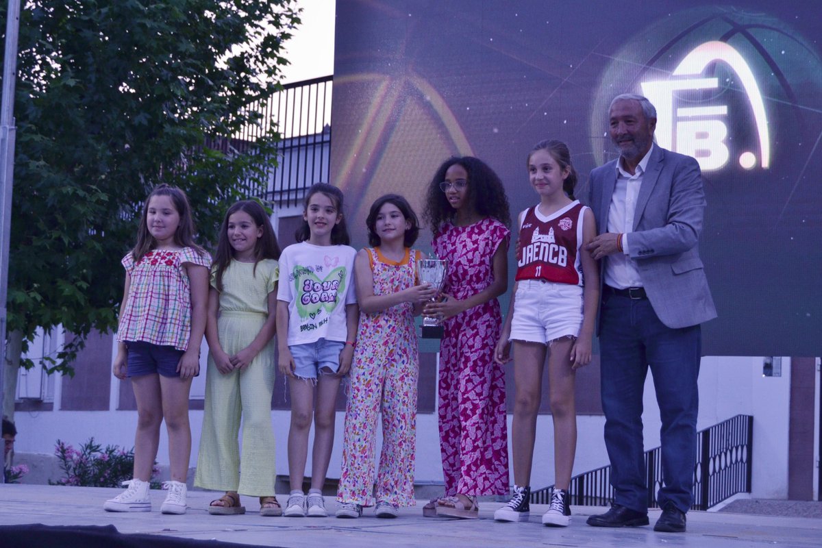 🏅🏆🏀 Representantes y equipos Jaén C.B. fueron galardonados y premiados en la Gala <a href="/FABJaen/">FAB Jaén</a> 2023 celebrada en Marmolejo.
🎉🎉 Enhorabuena a todos los premiados. 🎉🎉

📸Fotos en nuestro Linktree📸