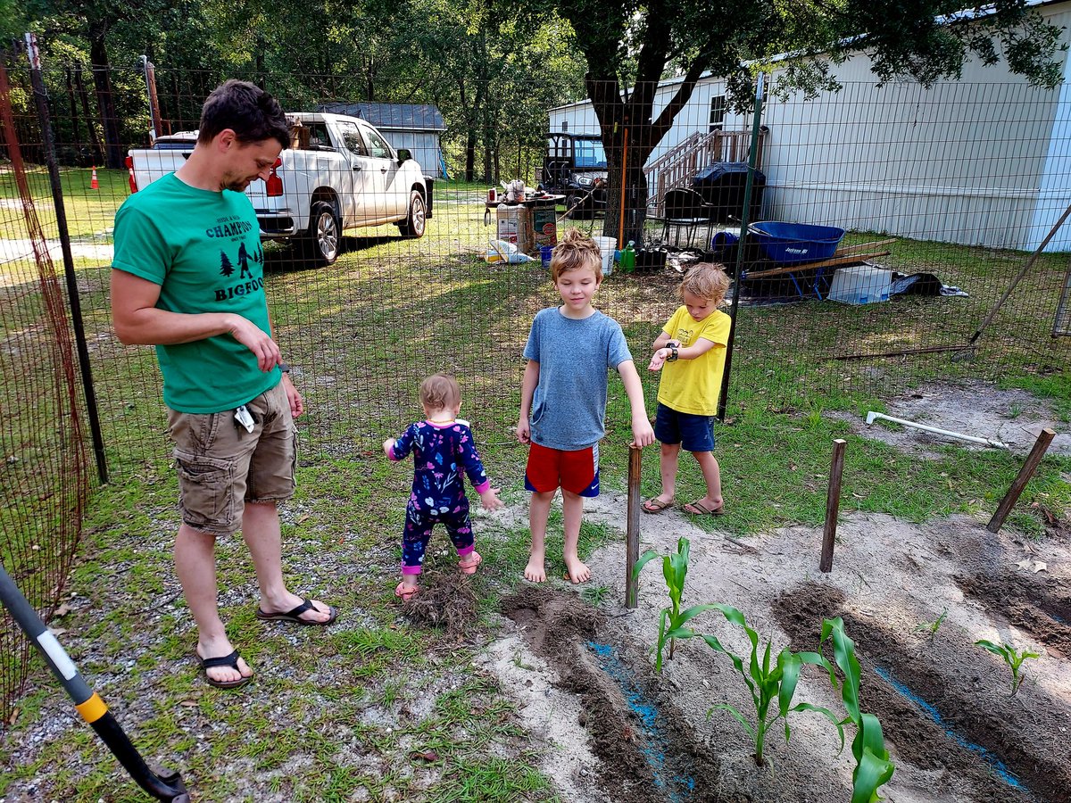 jonblade98's tweet photo. Visiting Betty's "adopted" daughter Audra, her husband Keith, and children Deacon, Eli, Fisher, &amp; Grace. https://t.co/jaIM8ew1kz