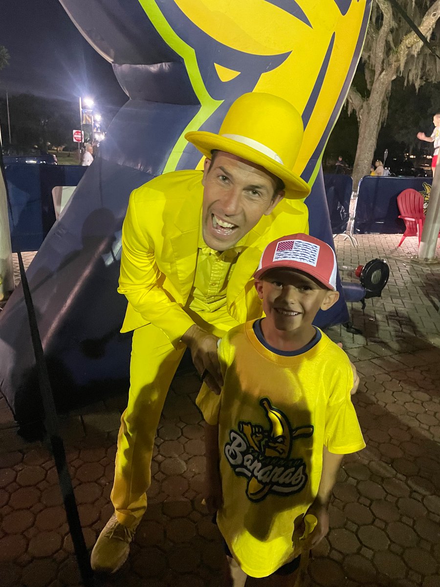 lands_nicholas's tweet photo. @TheSavBananas @YellowTuxJesse 
Came from Southern Illinois to our first game and all I can say is wow! Most entertaining and interactive event we have seen! We all loved it! Will definitely be back! Very appreciative of the autographs and pictures after the game! #fansfirst https://t.co/2wiISqMnWI