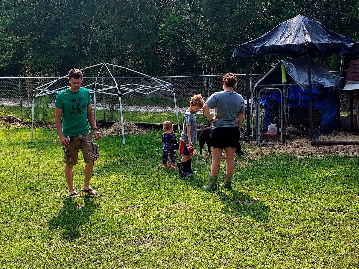 jonblade98's tweet photo. Visiting Betty's "adopted" daughter Audra, her husband Keith, and children Deacon, Eli, Fisher, &amp; Grace. https://t.co/jaIM8ew1kz