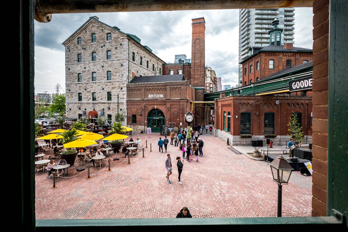 collegeboreal's tweet image. We&apos;re just 80 days away from the start of the school year at the new Toronto campus.

A pedestrian-friendly and unique community, we are pleased to announce that our new location is in The Distillery Historic District! ☀️

#BoréalDistilleryTO #80days #distilleryTO
@DistilleryTO
