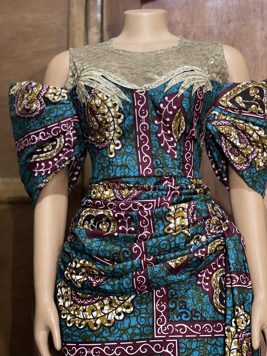 adejokeblessy's tweet image. She ordered the first Slide and got this ✂️✂️✂️✂️#weddingguest #partyrocker #asoebislayer #asoebibella #asoebiladies #asoebiafrica #tailorcatalogue #asoebispecial #faceofowambe #asoebinaija #asoebibellanaija #ibadanwedding #styleinspiration #owambe #owamberockers #ogbomosotailor