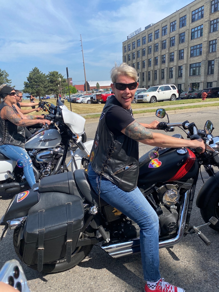 Indigrowmi's tweet photo. π³οΈβπMuskegonβs Pride parade was a hit. With churches, neighborhood groups, local politicians, school groups & Dykes on Bikes we cheered for all the marchers & celebrated Muskegonβs LGBTQ community #loveislove #muskegonpride #muskegonproud #muskegonmade #microdifference #smokelocal https://t.co/DwM4R0zIvp