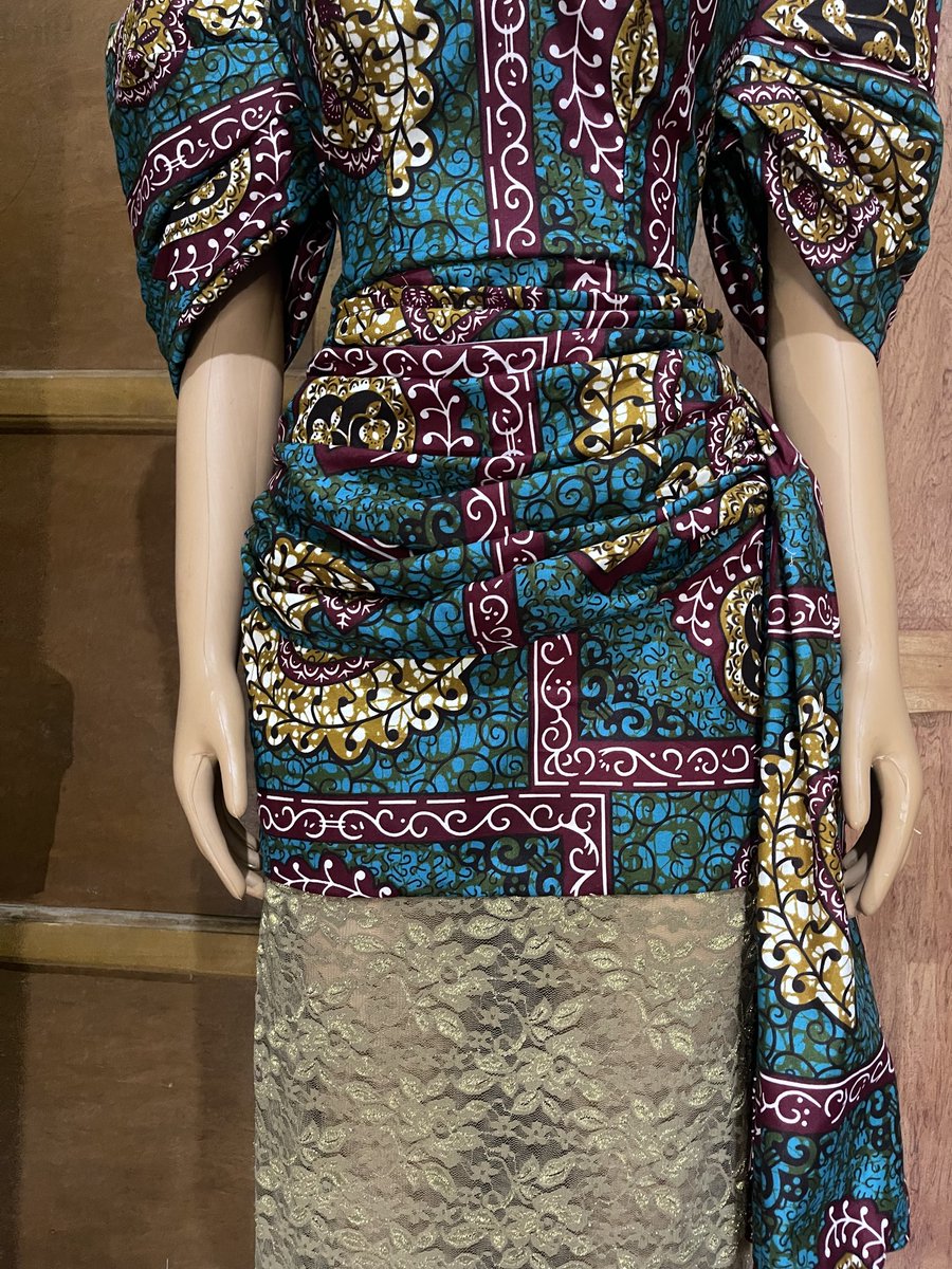 adejokeblessy's tweet image. She ordered the first Slide and got this ✂️✂️✂️✂️#weddingguest #partyrocker #asoebislayer #asoebibella #asoebiladies #asoebiafrica #tailorcatalogue #asoebispecial #faceofowambe #asoebinaija #asoebibellanaija #ibadanwedding #styleinspiration #owambe #owamberockers #ogbomosotailor