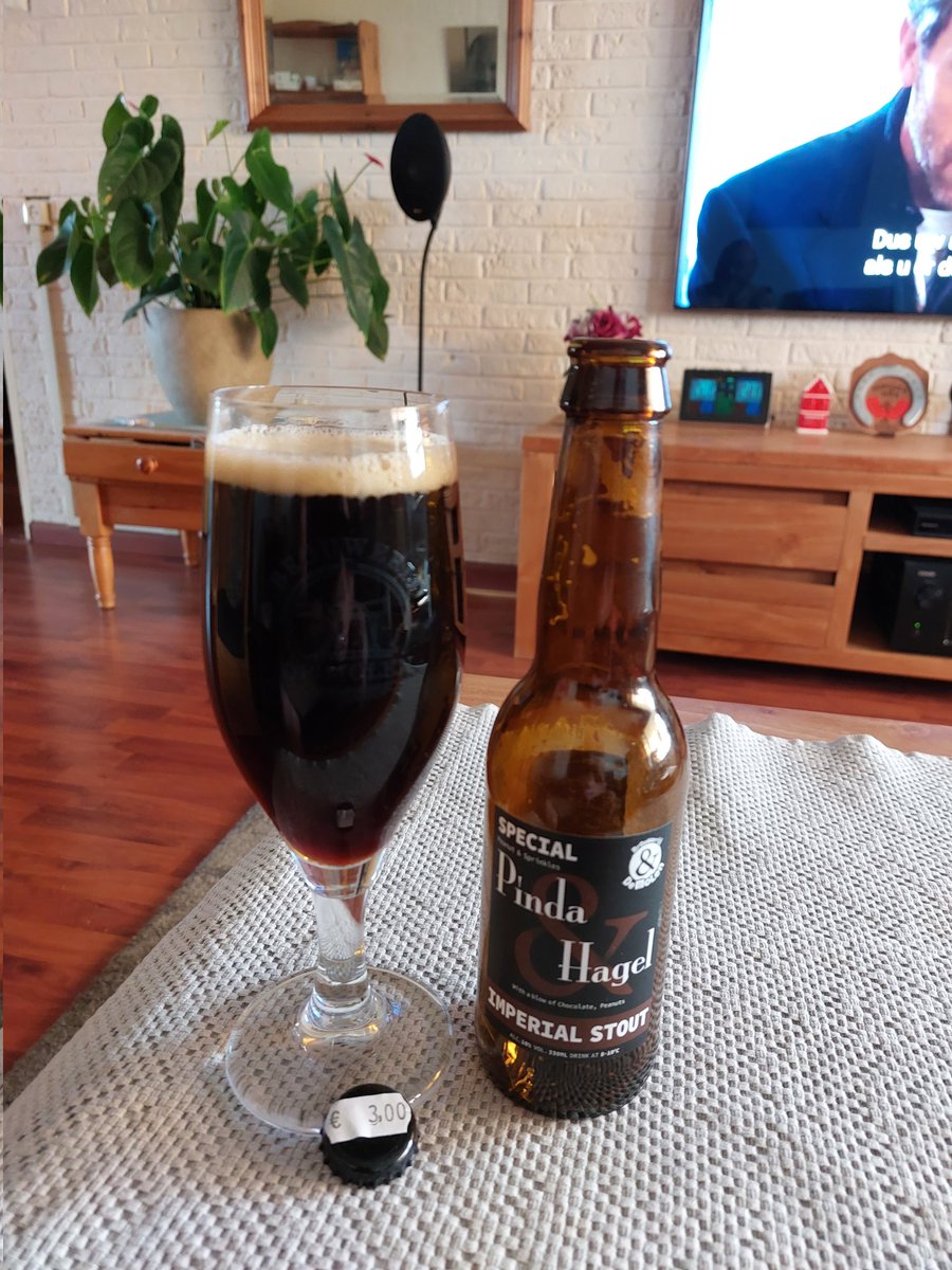 BenschopElroy's tweet photo. #Beeroclock & #stouttime ๐โ๏ธ
Pinda & Hagel 10% Imperial #stout #beer from
@molenbier ๐ป๐ณ๐ฑ nutty creamy chocolate black peanutbutter #craftbeer pleasant in the nose, dilicious in my mouth. Nice #Stouturday everyone ๐ป๐ #cheers ๐๐ป๐ป https://t.co/nGVrHij6gT