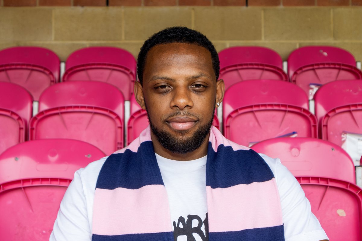🖊️WELCOME ANTHONY🖊️ We needed a quick winger, and we've duly got one in the form of Anthony Jeffrey! A Guyana international, Anthony has spent the last year with Billericay, and is someone who will excite the crowd! Great to have you on board @AnthonyJeffrey7! #DHFC 💖💙
