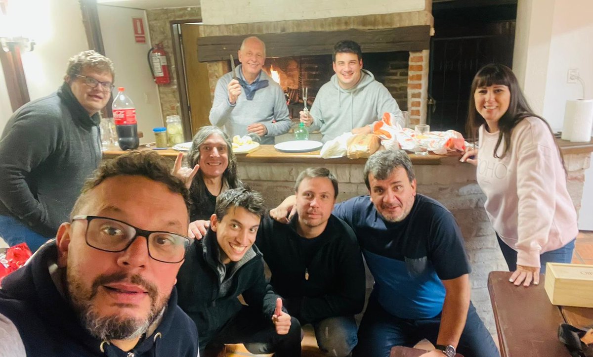 HLQP_'s tweet photo. ➡️ Salió el primer asado del equipo 2023 de #HacemosLoQuePodemos 

@UndertakeTV @danielomera @bichiamaro @ThePartyBandUy @RicciGustavo @CarlaSolangeSx @sallelorier @ImbriacoMauro @CRTVuy 

🔴 Atención: @pcayafa nos dejó recontra tirados 🤷‍♂️ https://t.co/F4lmUHQT1S