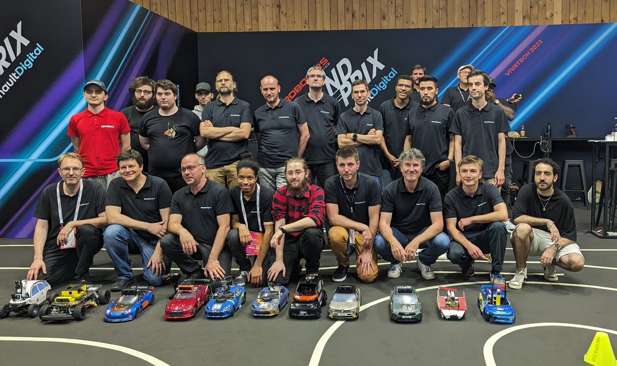 [#VIVATECH] C'est la fin de la compétition ! Nous allons bientôt découvrir quelle équipe se hisse sur la première marche du podium... 🥇
Les #Robocars peuvent profiter d'un repos bien mérité ! 💪 
Bravo à tous les participants et à l'équipe <a href="/RenaultDigital_/">Renault Digital</a> ! 
<a href="/momichel/">MICHΞL MOM</a>