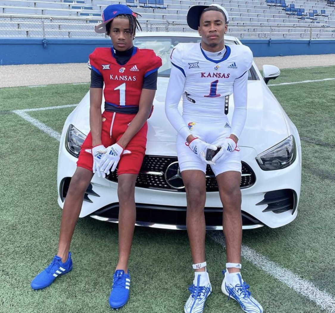 Rodney Bimage Jr. (right) on his official visit to Kansas. #KUfball

Profile: 247sports.com/player/rodney-…