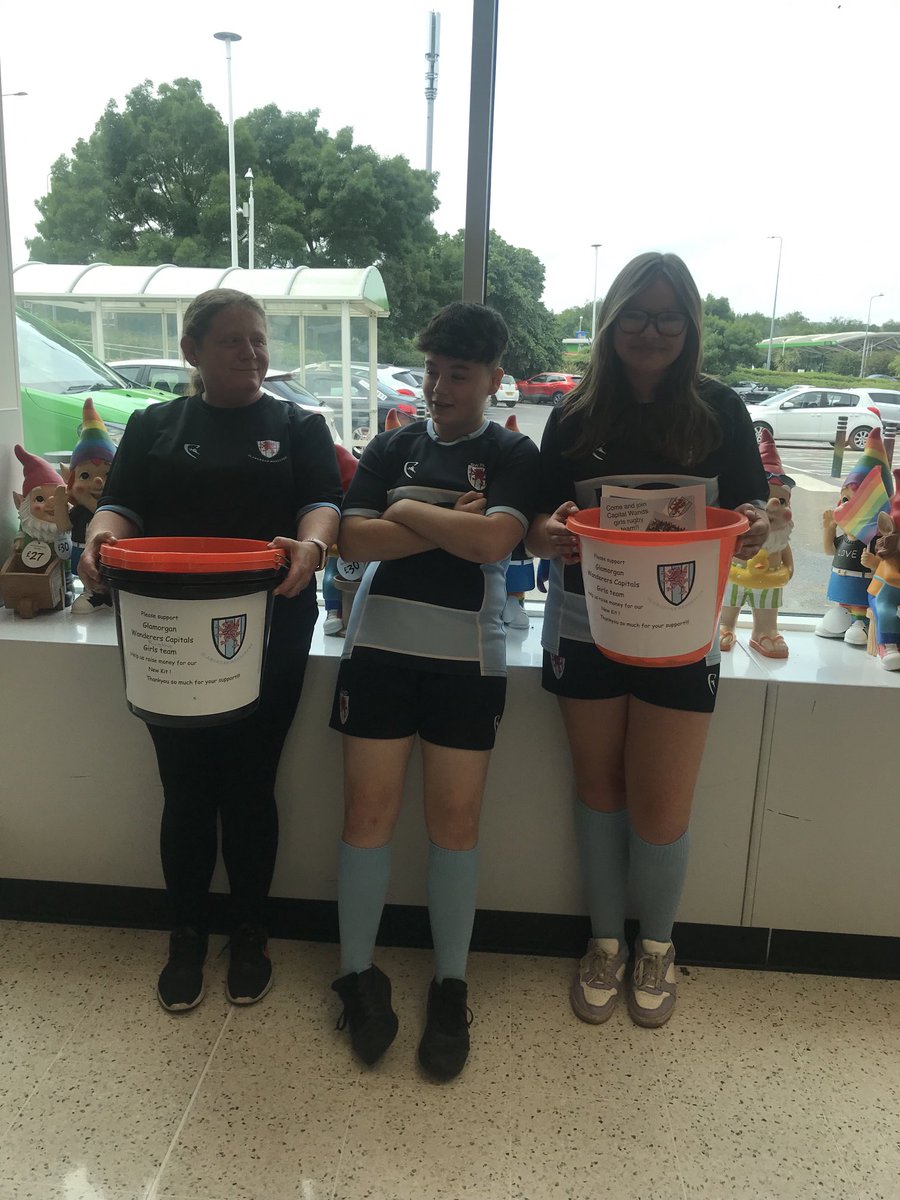 We managed to raise £200 for our girls team 🤩 thankyou so much to ⁦@asda⁩ Cardiff Bay for helping us today and thankyou for all those who donated -we are very grateful 😍⁦@GlamWandsRFC⁩