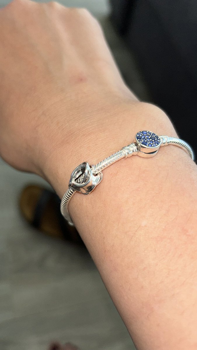 sannespr's tweet photo. Jarig, van manlief en
Kids mooi cadeautje gehad 
I love #pandora https://t.co/oS467BgXhb