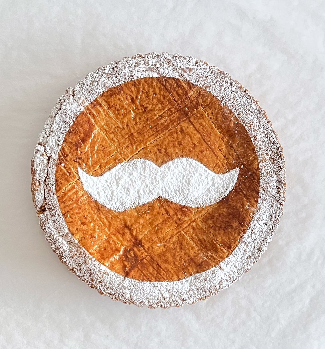 GateauxMadrid's tweet photo. Gâteau Basque para los papás golosos! Un pastel dorado, con su corteza que es a la vez sabrosa y crujiente, es una verdadera delicia. #yummy #wow #gateaubasque #paysbasque #bonnefetedesperes #DiaDelPadre https://t.co/nukAJLHdJo