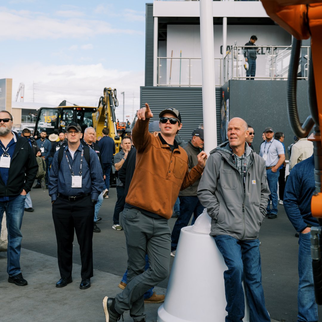 “It’s a bird, it’s a crane!” – this guy 💯