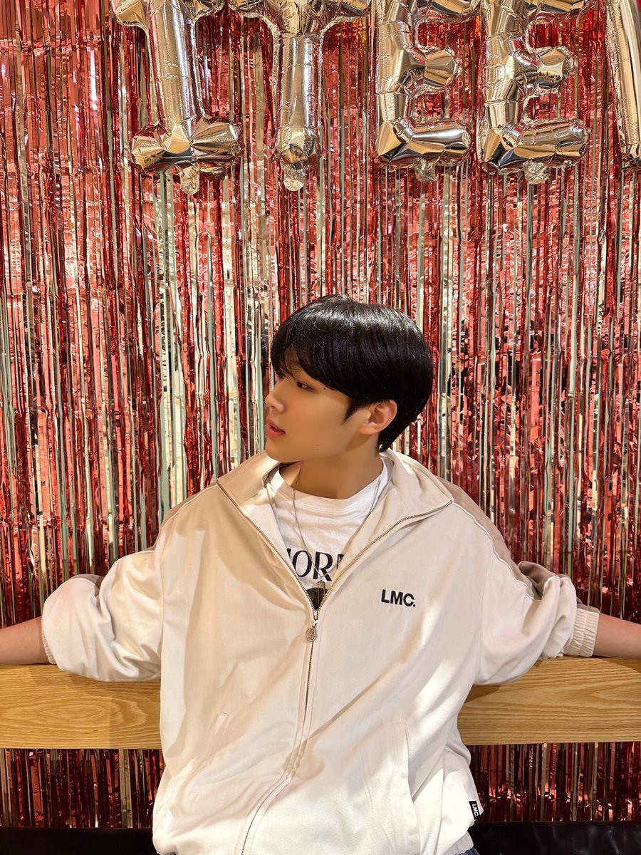 막둥이 생일 정말로 추카해오🐾🌊

#무더운_여름을_식혀줄_은섭이의날
#은섭아_생일축하해 
#Happy_EunSeop_Day