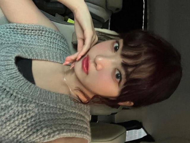 ienchae's tweet photo. Do you want to know how Gen Zs take selcas? 🥀 https://t.co/3IChIia93j