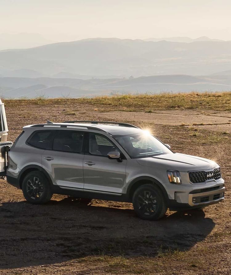 KiaofTemecula's tweet photo. Going X-Mode! The #KiaTellurideXPro adds a 110-volt outlet in the cargo area, swaps the 20-inch wheel for 18-inch all-terrain tires, and has an increased tow rating of 5500 lbs! Visit us today for a closer look. https://t.co/oYVeSTNovU