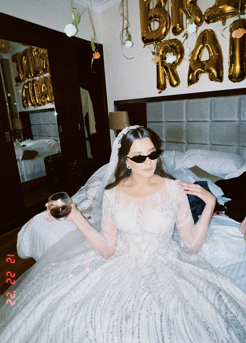yourfavRonzaa's tweet photo. #NewProfilePic

Am i owning the coolist bride title?👰‍♀️🕶️ https://t.co/tKfeumqvwj