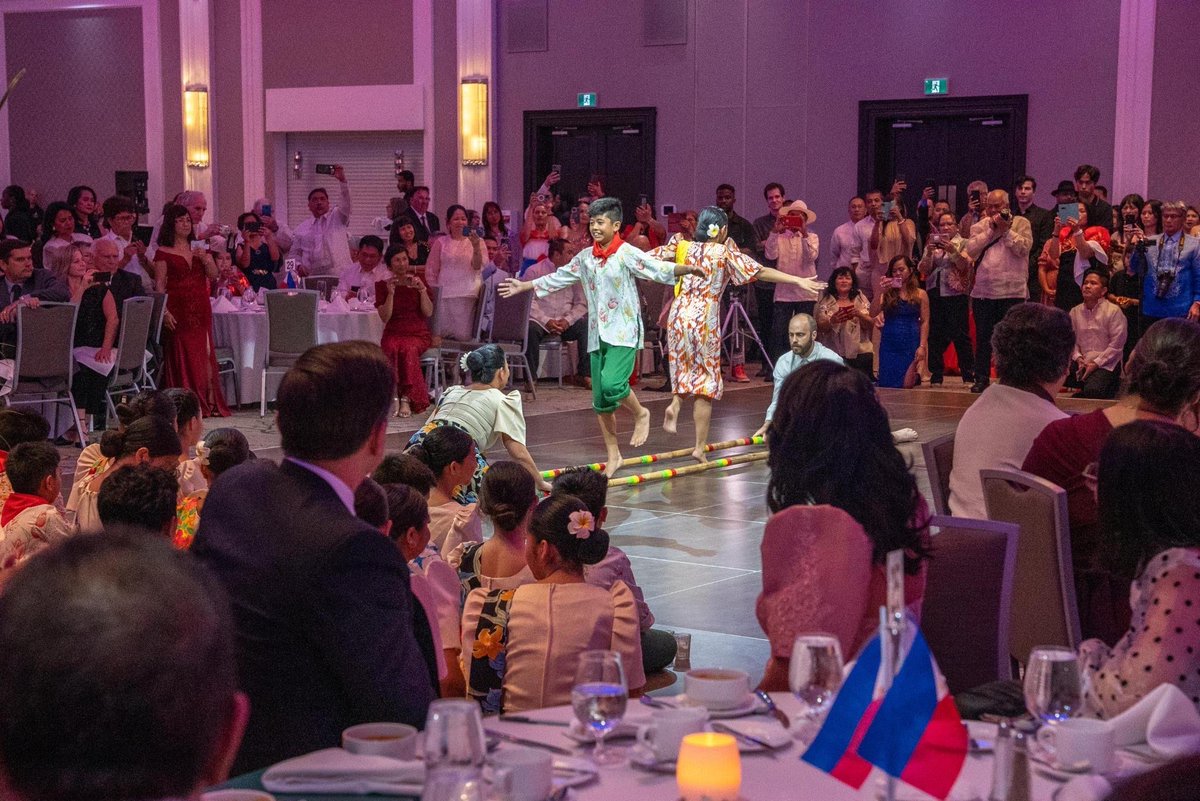 PierrePoilievre's tweet image. Joined hundreds of Canadians to celebrate the hard work and family values of Filipino Canadians.

Only 11% of Filipino nurses in Canada are allowed to work in our hospitals. A Blue Seal exam would let more prove they are qualified &amp;amp; treat patients while earning powerful