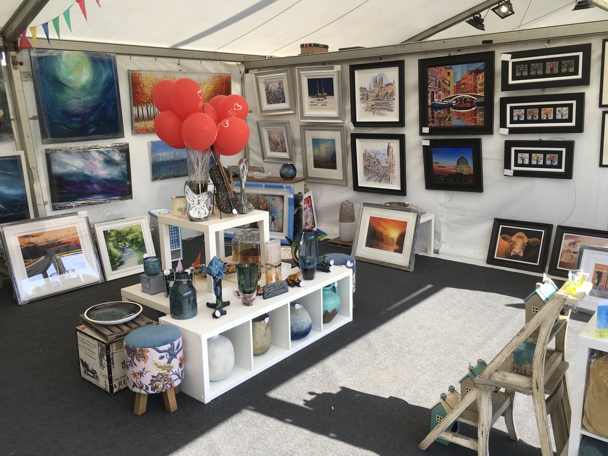 TheLittleRedGallery tweet media