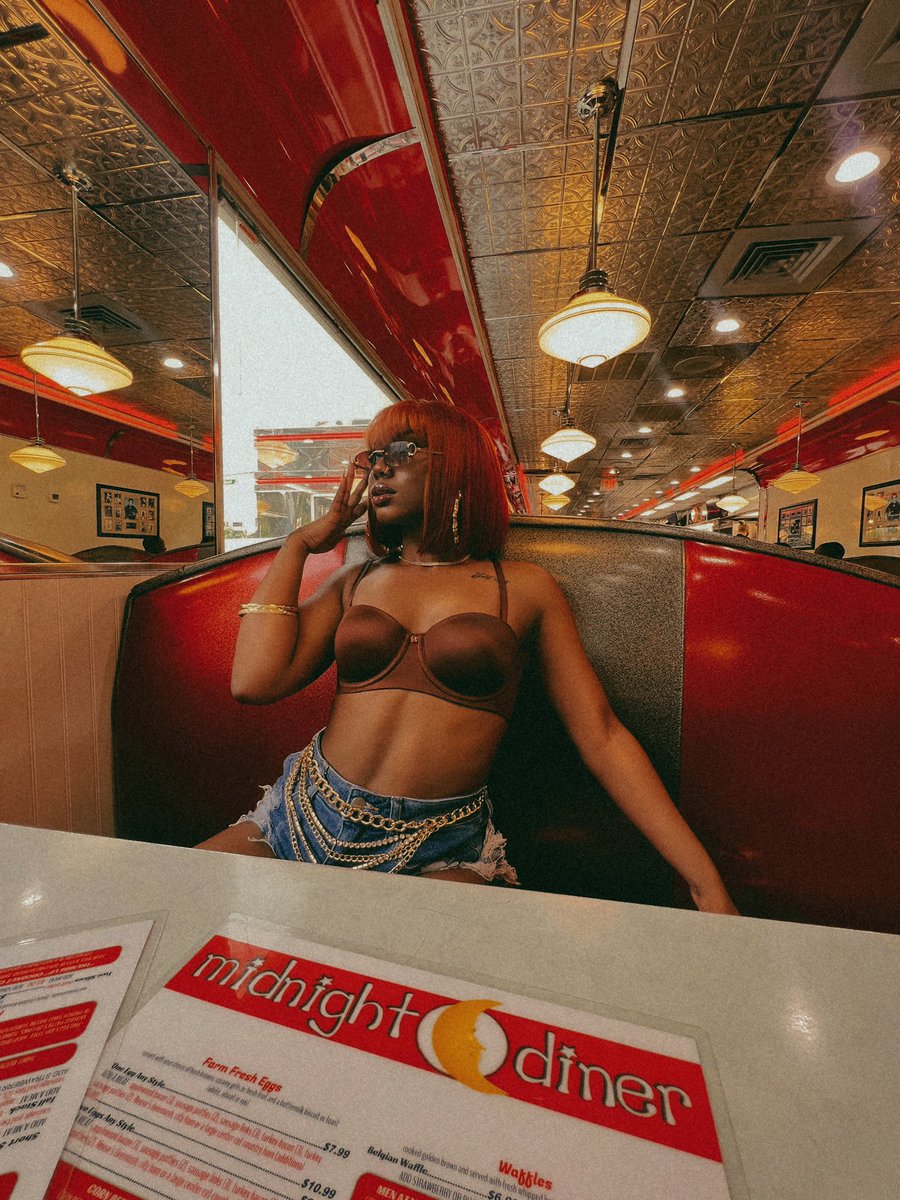 _Teflonjones's tweet photo. iPhone photoshoot 😅🔥📱 

If you got the skills you can make anything work https://t.co/cvLeSj6CSK