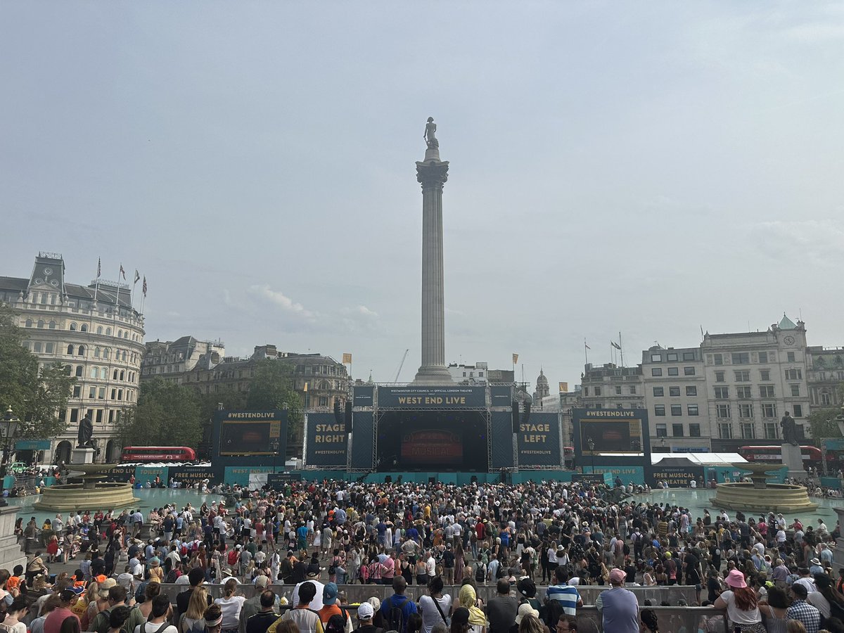 WestEndLIVE's tweet photo. It's wonderful to see so many theatre fans in one place👋 #WestEndLIVE https://t.co/ihJJcYuC0t