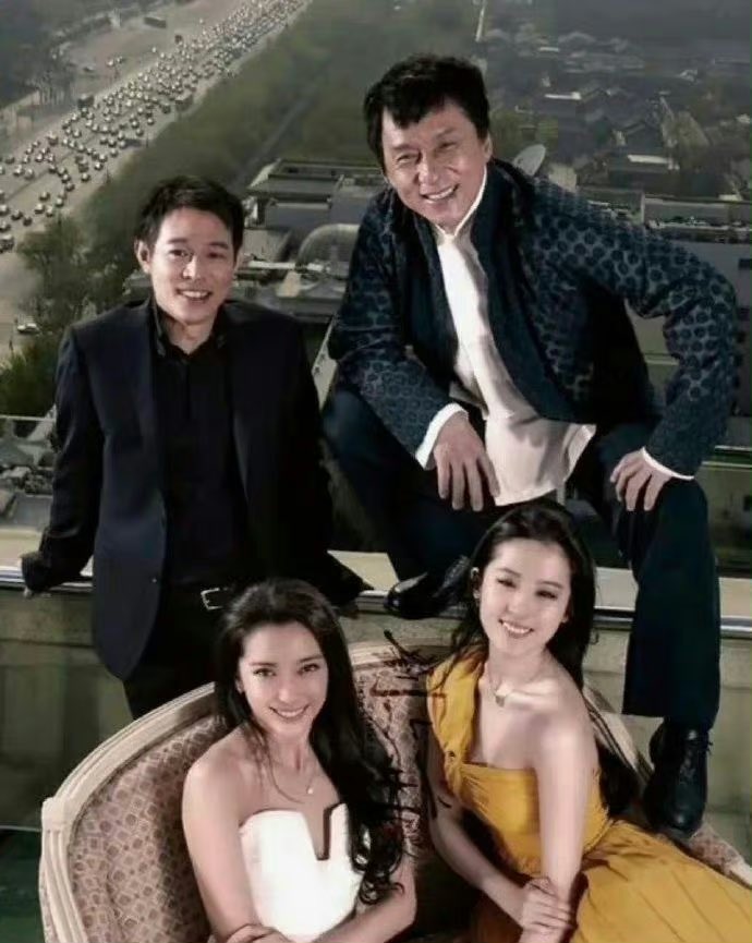 handsome131420's tweet photo. The photo of Liu Yifei, Jet Li , Jackie Chan and Bing Bing Li | 劉亦菲和李連杰，成龍，李冰冰合照 #LiuYifei #liuyifei #Mulan #TheRoseTale #玫瑰故事 #花木蘭 #玫瑰故事 #劉亦菲 #刘亦菲 #寶格麗 #Bvlgari #BULGARI  @yifei_cc https://t.co/4seMiWLgio