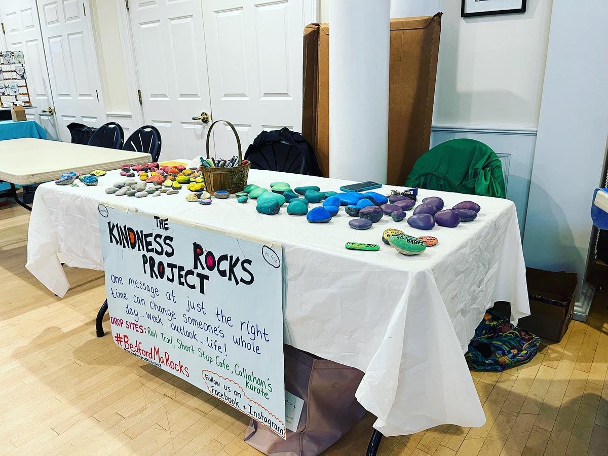 NotesByMrsC's tweet image. Stop by the The First Parish in Bedford, MA for the Bedford Cultural Fair from 11-3 today! Event will be indoors ☔️ Kindness rocks and Henna for Humanity with 2 great #lpsHAWKS!! ❤️#thekindnessrocksproject #henna @BedfordMAGov @Bedford_Citizen @Hawk_Principal @lexingtonsuper