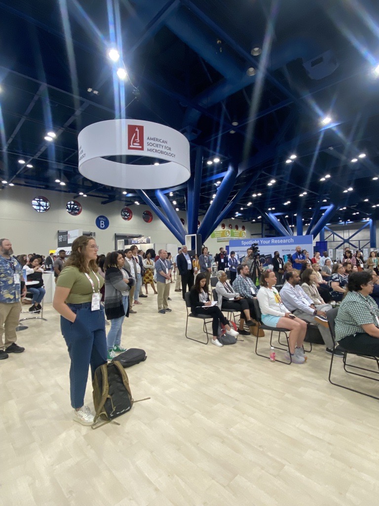 "Landfill microbes are really robust. We give them really crazy chemicals as substrates &amp; they're able to metabolize them, albeit sometimes slowly." - Erica L-W Majumder at the (jam-packed!) ASM Studio discussing landfill microbiology for transforming trash. #ASMicrobe