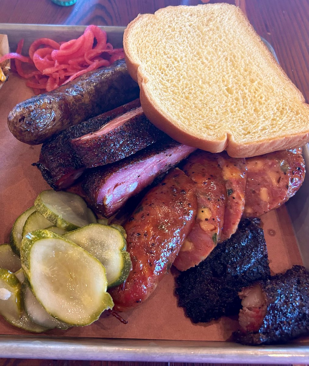 ShernMinKHOU's tweet image. What’s an #excessiveheatwarning when you got a hankering for #BBQ?  Customers line up for an hour OUTSIDE @truthbbq in the Heights, ranked #3 BBQ in #Texas by  @TexasMonthly. #WhatHeatWave?#KHOU11 #ChowOnChow