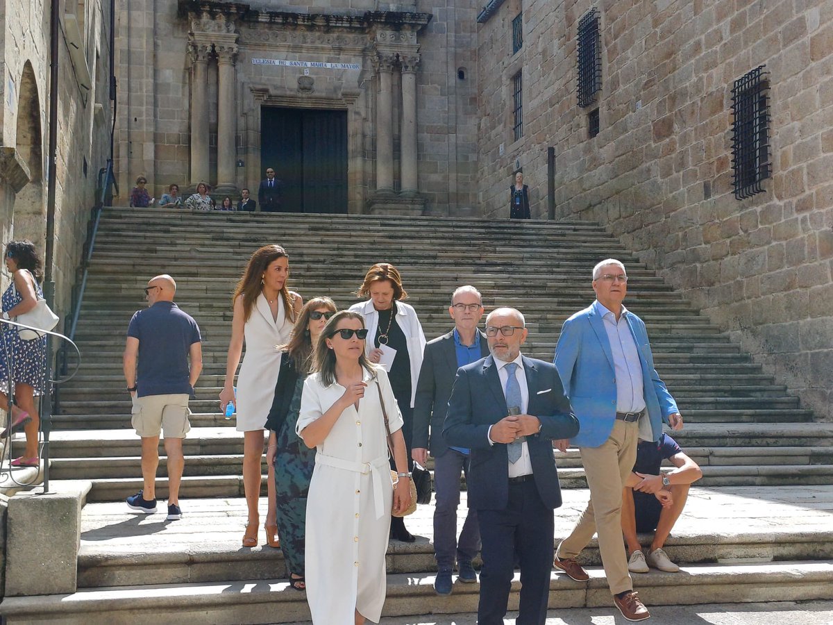NataliaGlezB's tweet photo. 📸 Nova etapa, nova equipa, pero mesma honra, responsabilidade, agradecemento, ganas e ilusión por ser concelleira socialista en #Ourense, poucas cousas hai máis bonitas, a pesar de todo. A loitar e traballar sempre polo meu partido e pola miña cidade💪🏻🌹 https://t.co/k9a7bnPYEm
