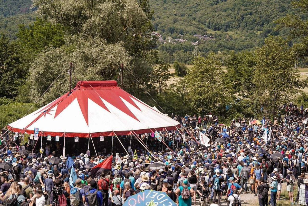 MathildePanot's tweet photo. L’opposition populaire au grand projet du #LyonTurin franchit un seuil.

5 000 personnes malgré toutes les atteintes au droit de manifester !

Nous gagnerons l’abandon de ce projet ✊

#NoTAV https://t.co/K9dE6h0QvX