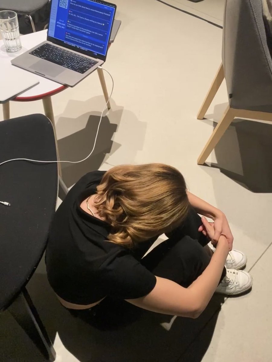 aleksandrasays's tweet photo. drop a cool photo of you doing your job https://t.co/Ui5JCCdDk4