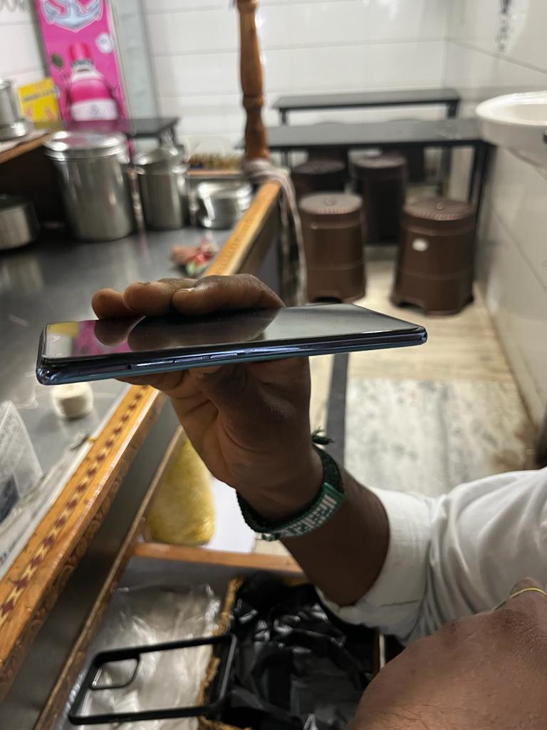 Harsh17067972's tweet photo. I have oppo phone that band automatically without any outside pressure and it's display came out form it's body what can i do now there is no physical damage i was go at oppo service center, my warranty is running , service center demanding me 10000 rs for replacement of display https://t.co/wyOu9nytJ8