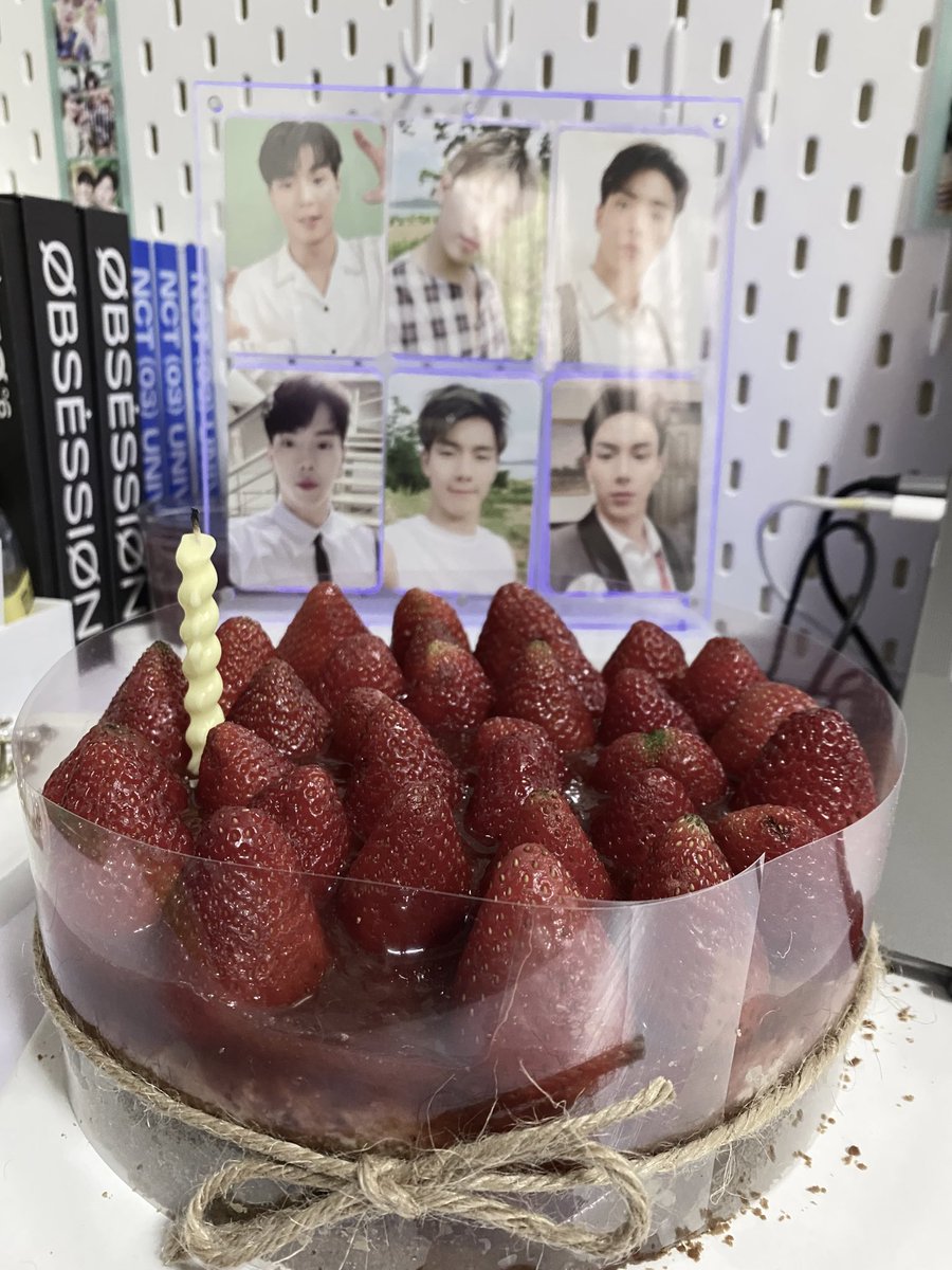 happy birthday nunubear! 🐻 hope to see you soon! 🫶🏻💙🥳🎂

#HBDtoSHOWNU
#뜨겁게_축하해_빛나는_셔누데이