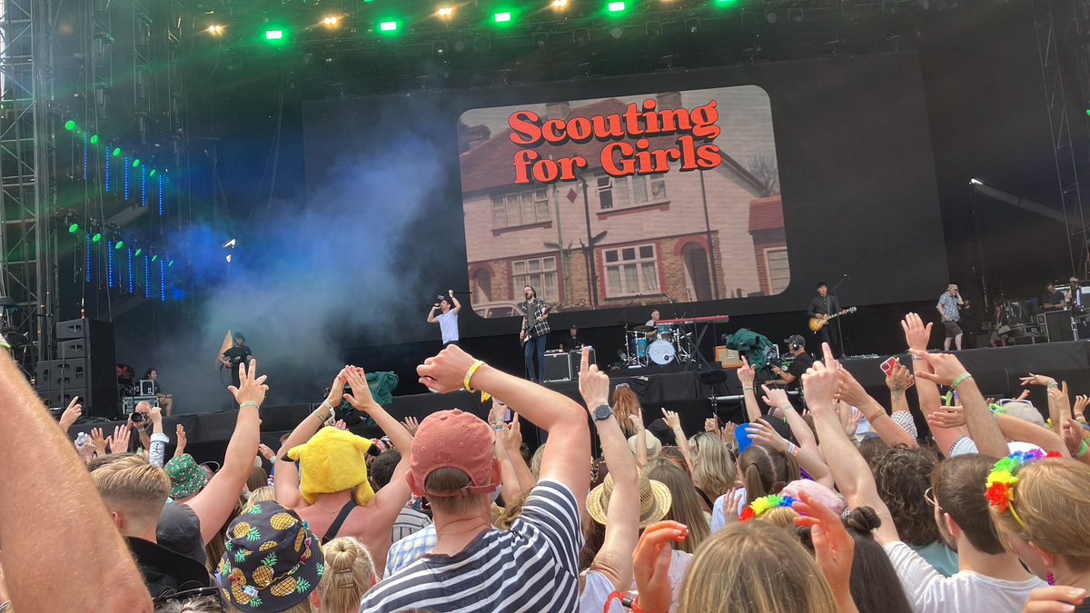 davemullender's tweet photo. Nailed it @Scouting4Girls  what a way to kick off the day at @IsleOfWightFest #JustForOneDay https://t.co/UVfsfOLxto