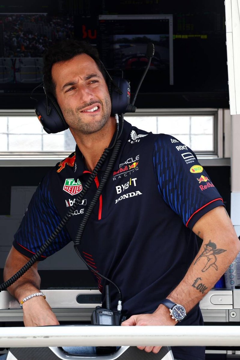 Debería ser ilegal esta foto.  <a href="/danielricciardo/">Daniel Ricciardo</a> 🌡️🔥